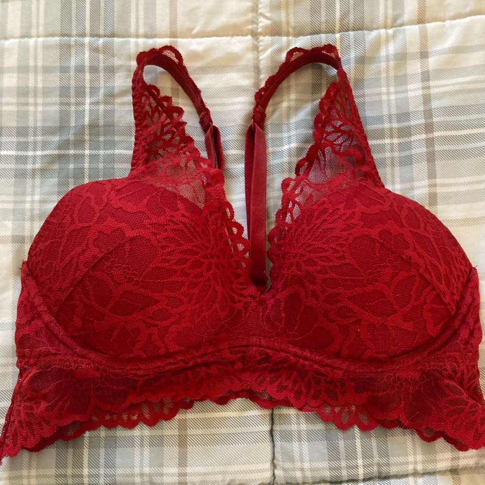 Pink by Victoria’s Secret red lace bra
